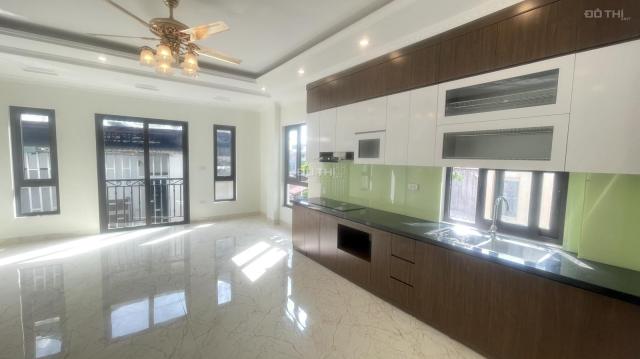 Lô Góc Phố Hoàng Hoa Thám,Ngọc Hà,Ba Đình.Ô Tô Đỗ Cửa.7T Thang Máy;DT 50M Giá 9.9  Tỷ