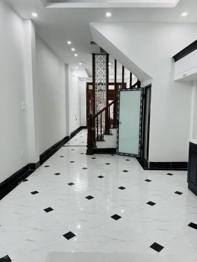 Bán nhà ngõ 243 Tam Trinh-Mai Động, 60m2 x 5T sân cổng, kiểu dáng biệt thự. Giá 6,3 tỷ