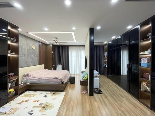 Bán Nhà Phố Đào Tấn, Lô góc Gara KD, 72m 5T. Giá 21 tỷ 5. LH: 034.915.7982.