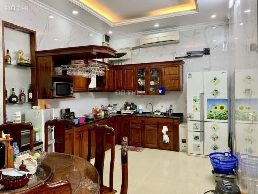 Bán nhà phố Nguyễn Khánh Toàn, phân lô, gara, ô tô tránh, kinh doanh đỉnh