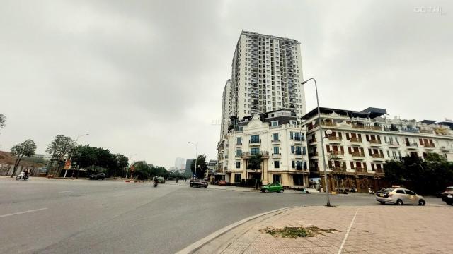 Quá hiếm, bán thửa đất phố Hồng Tiến, DT 430m2, MT 15m, vị trí vip