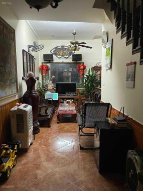 Gia đình sang nước ngoài định cư nên cần bán lại nhà ngõ 130 Đốc Ngữ, Ba Đình, 5 tầng 2 mặt thoáng