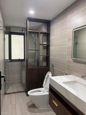 Cần bán gấp nhà mặt phố Trần Quốc Vượng. DT: 44 m2, 7 tầng, mặt tiền 5m. Giá chỉ 21,5 tỷ