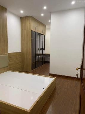 Cần bán gấp nhà mặt phố Trần Quốc Vượng. DT: 44 m2, 7 tầng, mặt tiền 5m. Giá chỉ 21,5 tỷ