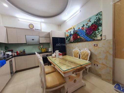 Bán nhà Nguyễn Khánh Toàn, DT 40m2x6T, MT 4m - 6 ngủ - nở hậu - ô tô tránh đỗ 50m (7. X tỷ)