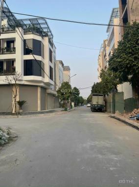 Bán đất đấu giá DT 82.5m2 MT 6m ngay trường CĐ FPT
