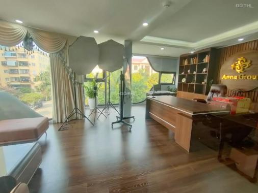 Cần bán tòa nhà văn phòng mặt đường Nguyễn Cơ Thạch. DT: 158m2, 9 tầng. Giá chỉ 83 tỷ