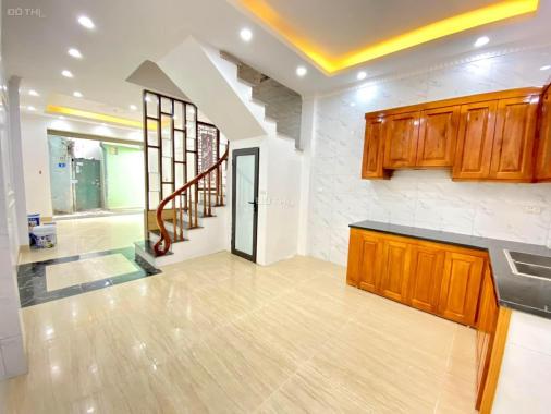Bán nhà Nam Dư, 45m2, 5 tầng, 6 PN, giá nhỉnh 4 tỷ, có thương lượng, gần ô tô