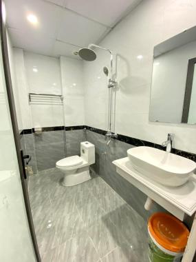 Bán nhà Nam Dư, 45m2, 5 tầng, 6 PN, giá nhỉnh 4 tỷ, có thương lượng, gần ô tô