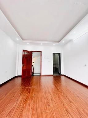 Bán nhà Nam Dư, 40m2 x 5T x 4 tỷ, ô tô cách 20m - nhà đẹp