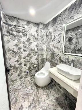 Bán nhà Nam Dư, 40m2 x 5T x 4 tỷ, ô tô cách 20m - nhà đẹp