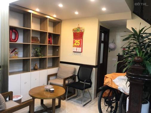 Mình cho thuê căn hộ dịch vụ 60m2 cạnh Lotte, Ba Đình giá 10tr sang trọng yên tĩnh. LH 0914333842