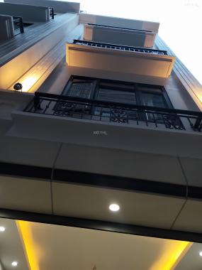 Bán nhà Hoàng Quốc Việt, Trần Cung, Nghĩa Tân, Cầu Giấy 36 m2, xây 5 tầng mới gần phố giá 4 tỷ