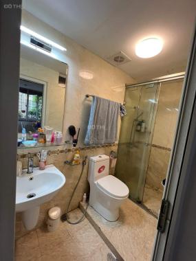 Chủ nhà cần bán CC A6 Giảng Võ - thang máy - tặng full nội thất - sát hồ chỉ 1x tỷ. LH 0983918483