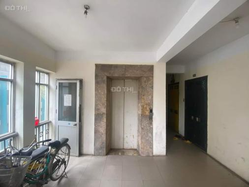 Chủ nhà cần bán CC A6 Giảng Võ - thang máy - tặng full nội thất - sát hồ chỉ 1x tỷ. LH 0983918483