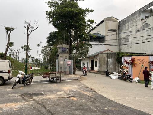 Nhà đẹp phố Ngọc Thụy, gara, thang máy - ngõ thông - ô tô tránh