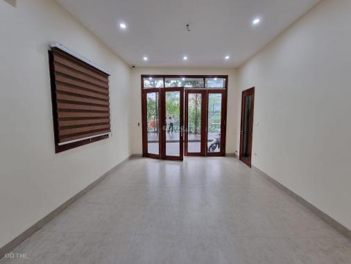 Bán nhà mặt phố view Hồ Tây - lô góc - thoáng mát quanh năm - 6 tầng thang máy - ở sướng - KD tốt