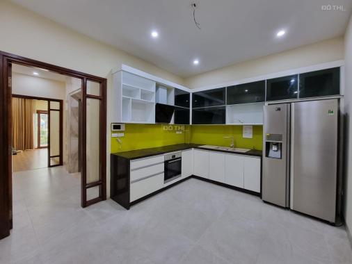 Bán nhà mặt phố view Hồ Tây - lô góc - thoáng mát quanh năm - 6 tầng thang máy - ở sướng - KD tốt