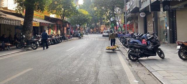 Bán nhà phố tại đường Cổng Đục, Phường Hàng Mã, Hoàn Kiếm, Hà Nội DT 40m2 giá 10.5 tỷ