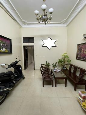 Cần bán gấp nhà phân lô ngõ 199 Trần Quốc Hoàn 41m2, 4T, ô tô, kinh doanh