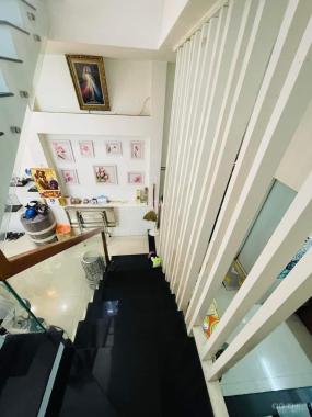 Bán nhà 3 tầng - 3 phòng ngủ - Diện tích: 40m2 đường Cô Giang ra đường Lê Đình Dương 0905616539