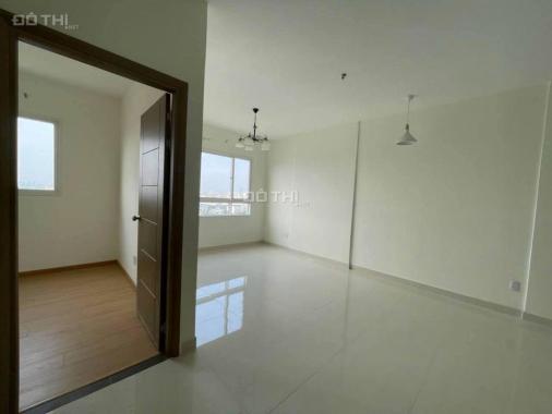 Cho thuê căn hộ 2PN- ban công phòng ngủ thoáng mát- giá siêu rẻ