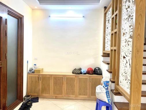 Mặt phố Hoàng Quốc Việt! 70m2 x 4T gara 4 chỗ - giá 12,5 tỷ - có ô chờ thang máy