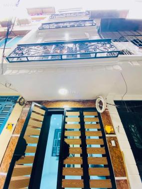 Bán nhà phố Thịnh Quang, Đống Đa diện tích 31m2x5T, ô tô, nhà đẹp ở luôn. Lh 0912929280