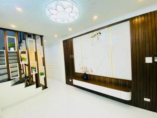 Bán nhà phố Thịnh Quang, Đống Đa diện tích 31m2x5T, ô tô, nhà đẹp ở luôn. Lh 0912929280