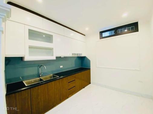 Bán nhà phố Thịnh Quang, Đống Đa diện tích 31m2x5T, ô tô, nhà đẹp ở luôn. Lh 0912929280