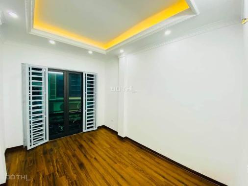 Bán nhà phố Thịnh Quang, Đống Đa diện tích 31m2x5T, ô tô, nhà đẹp ở luôn. Lh 0912929280