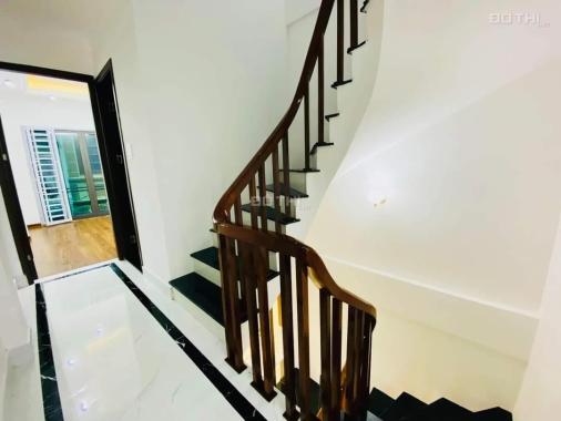 Bán nhà phố Thịnh Quang, Đống Đa diện tích 31m2x5T, ô tô, nhà đẹp ở luôn. Lh 0912929280