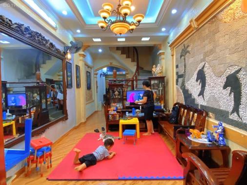 Bán nhà quận Cầu Giấy, ngõ nông, 20m ra phố, DT 50m2, giá 5.95 tỷ