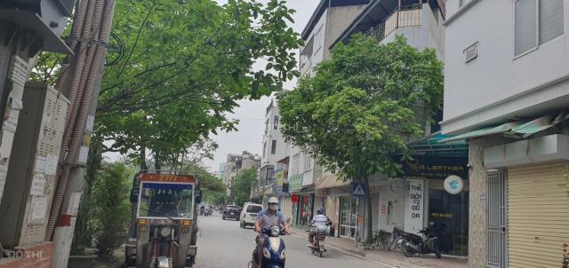 Có 1 - 0 - 2 bán nhà Định Công - chỉ 100tr/m2, DT 100m2, lô góc, ô tô, mặt tiền 12.8m, giá đầu tư