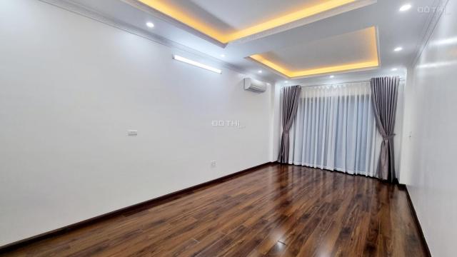 Bán gấp nhà đẹp Phạm Văn Đồng 40 m2, 5 tầng, ô tô đỗ cửa 4. X tỷ