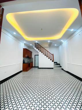 Nhà đẹp 10m ra ô tô phố Hoàng Tăng Bí, Quận Bắc Từ Liêm, 30m2 x 5 tầng, mặt tiền 4.6m 2.85 tỷ