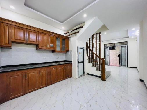Siêu hiếm 1,8 tỷ nhà 33m2 x 4 tầng hộ khẩu Hà Đông ô tô đỗ cổng