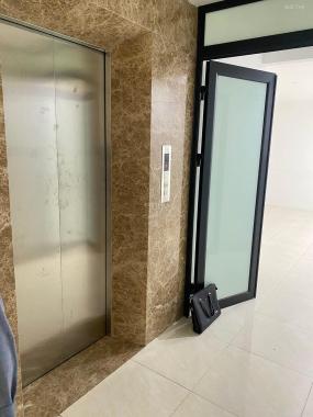Bán gấp nhà mặt phố Nguyễn Hy Quang, Đống Đa, DT 75m2 8T MT 4m giá 35 tỷ