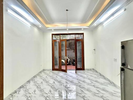 Bán nhà Nam Dư Lĩnh Nam Hoàng Mai ô tôtranhsh vài bước chân, gần chợ, gần trường học