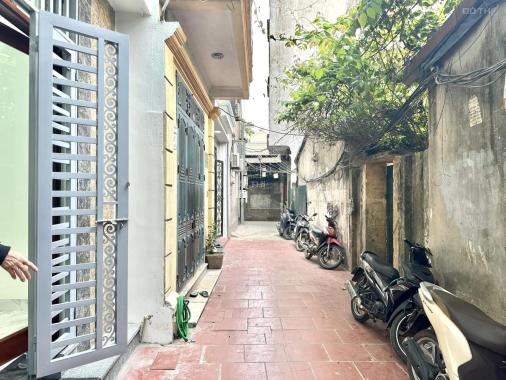 Bán nhà Nam Dư Lĩnh Nam Hoàng Mai ô tôtranhsh vài bước chân, gần chợ, gần trường học