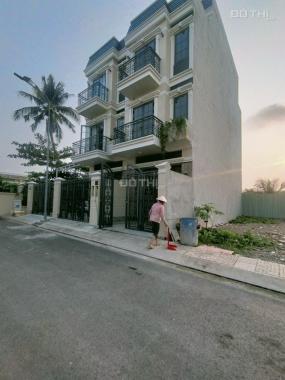 Bán đất đẹp tiềm năng tương lai rất sáng đầu tư hay mua ở để đó sinh lời rất cao sát Vạn Phúc City
