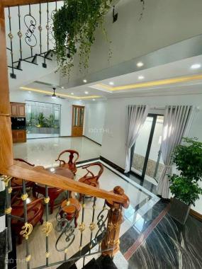 Cần tiền kinh doanh bán gấp căn mặt tiền đường, DT 180m2, góc view đẹp