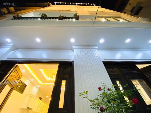 Gấp! Bán nhà Lạc Long Quân - Tây Hồ. DT 36m2*5T giá 4.0 tỷ (ô tô cách nhà 20m)
