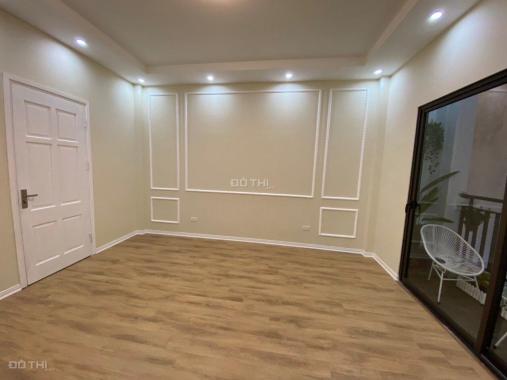 Gấp! Bán nhà Lạc Long Quân - Tây Hồ. DT 36m2*5T giá 4.0 tỷ (ô tô cách nhà 20m)