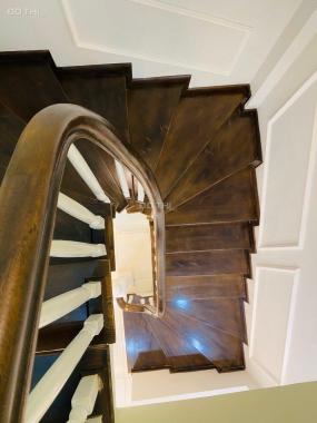 Gấp! Bán nhà Lạc Long Quân - Tây Hồ. DT 36m2*5T giá 4.0 tỷ (ô tô cách nhà 20m)