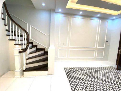 Gấp! Bán nhà Lạc Long Quân - Tây Hồ. DT 36m2*5T giá 4.0 tỷ (ô tô cách nhà 20m)