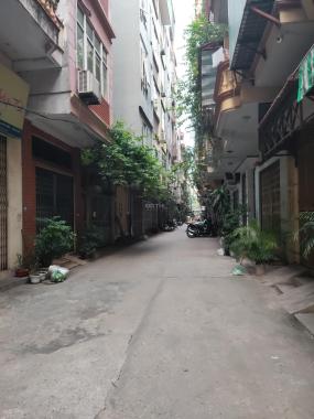 Bán nhà ngõ 199 phố Trần Quốc Hoàn DT 40 m2 x 3T ô tô đỗ cửa nhà 2 mặt ngõ 6,75 tỷ