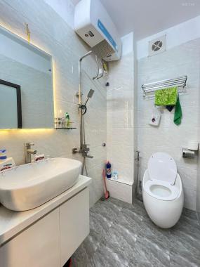 Bán nhà phố Hoàng Cầu, 5 tầng, mặt tiền rộng, ô tô tránh, kinh doanh giá 12.5 tỷ