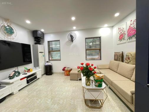 Bán nhà phố Hoàng Cầu, 5 tầng, mặt tiền rộng, ô tô tránh, kinh doanh giá 12.5 tỷ