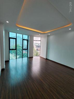 Bán nhà Tôn Đức Thắng, hiếm, 5 tầng, thang máy, kinh doanh, văn phòng, ô tô